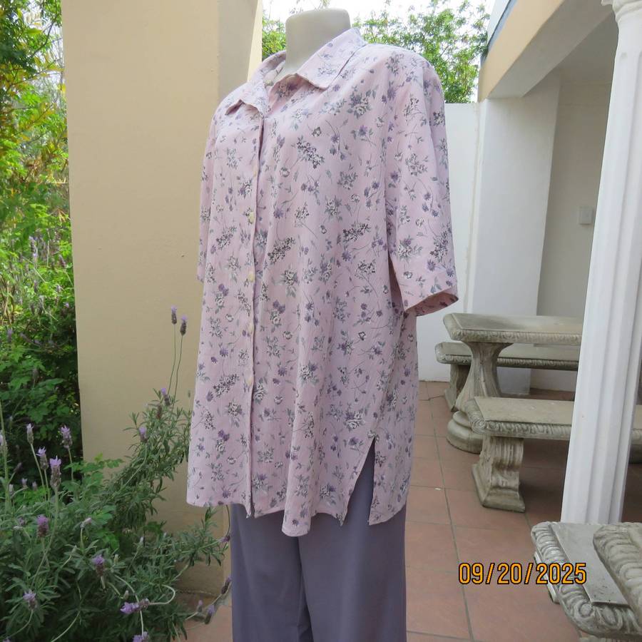 PENNY C seashell pink crinkled polycotton top with dainty purple-white floral print. Size 48