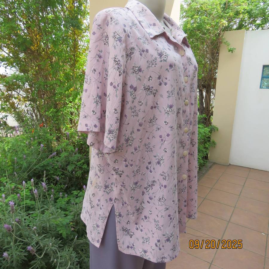PENNY C seashell pink crinkled polycotton top with dainty purple-white floral print. Size 48