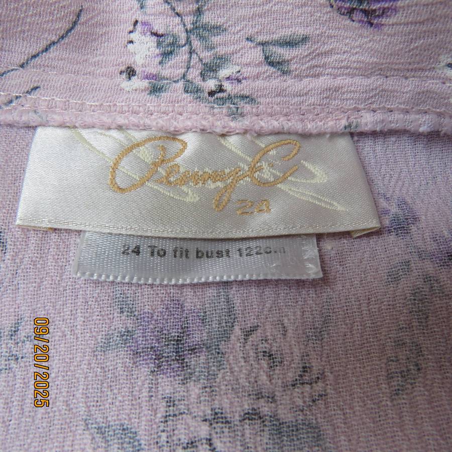 PENNY C seashell pink crinkled polycotton top with dainty purple-white floral print. Size 48