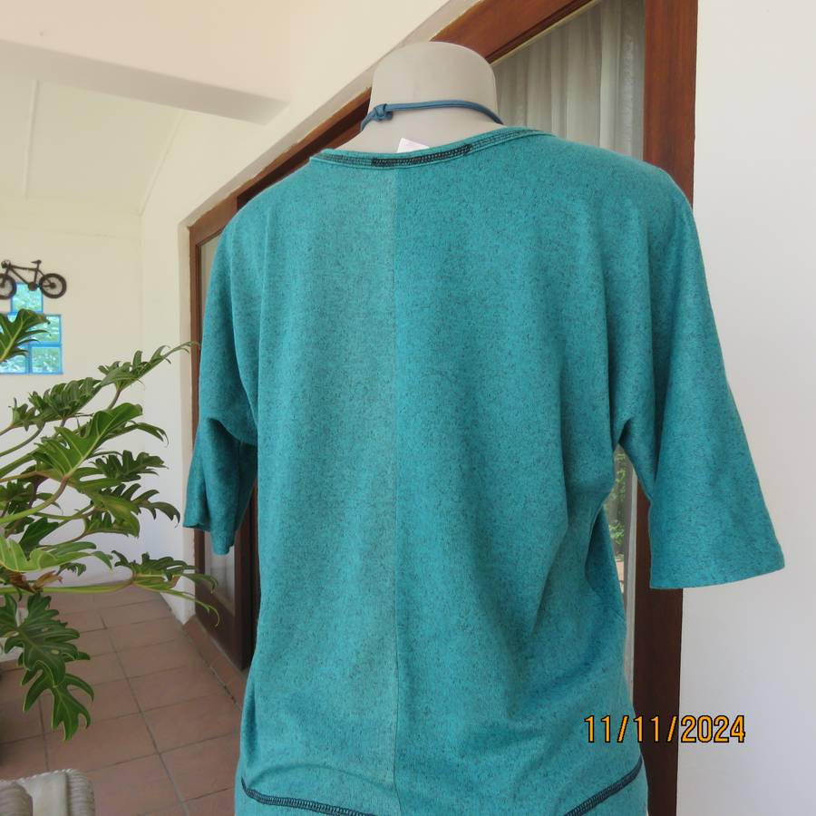 Comfy slip over mottled jade-black polyester stretch size 36 top. Cut-on sleeves. As new cond.