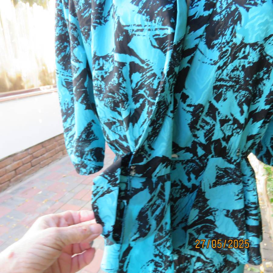 TRUWORTHS peplum style jade-black size 34 dress in embossed polyester. Vintage late 80's