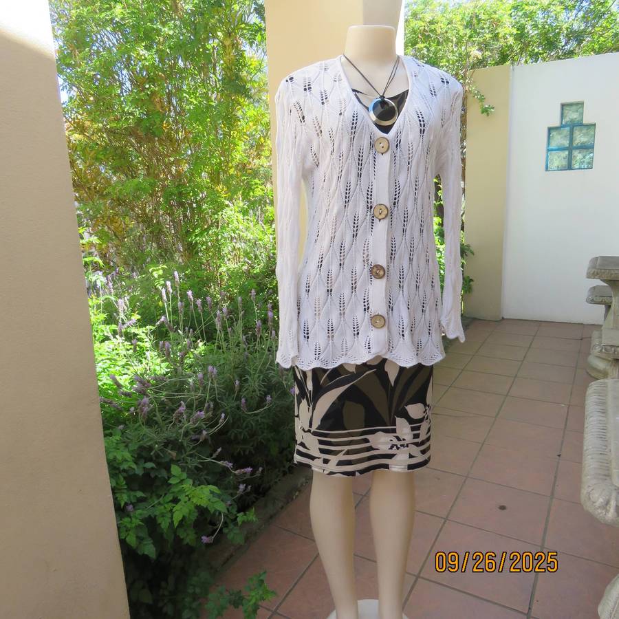 BASICALLY Natural white cotton knit long sleeve cardigan. From Knysna. Size 40