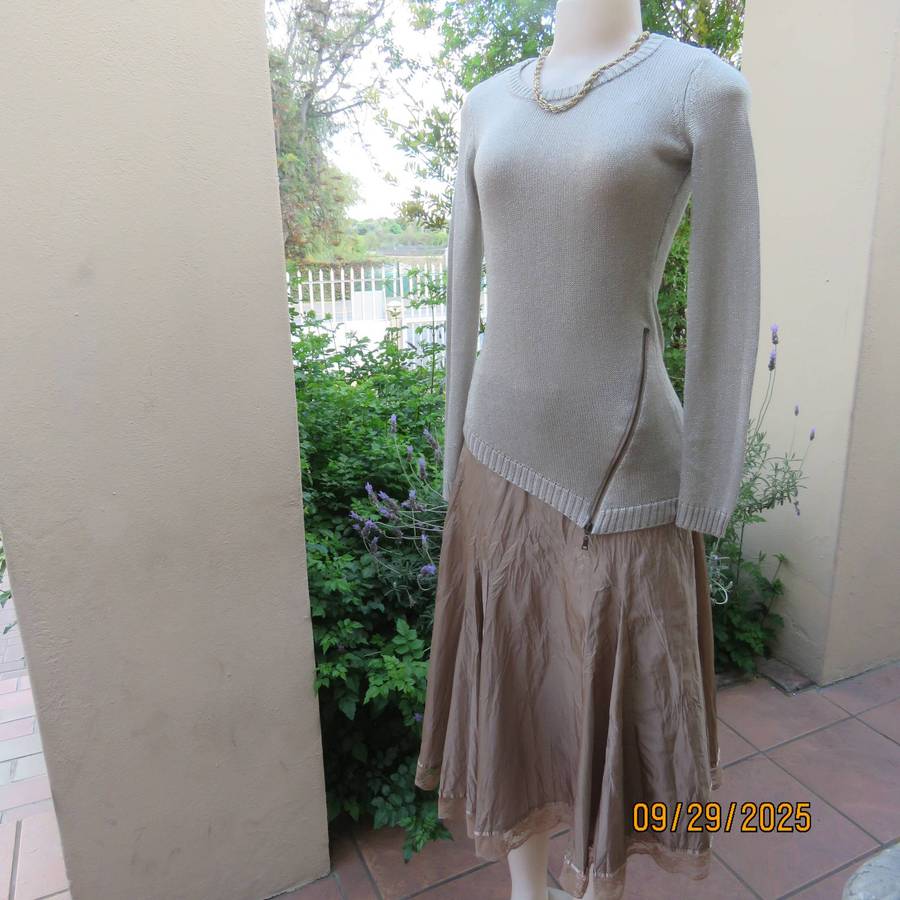 INWEAR beige-gold lurex thread acrylic knit long sleeve pullover sweater. Size 32-34