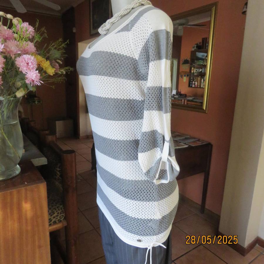 TRUWORTHS 100% cotton knit grey-white horizontal striped top. Size 34 to 36