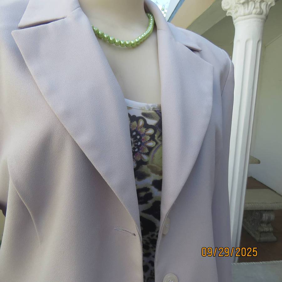 DIJON dusty lilac tailored long sleeve partly lined jacket. Polyester. Size 38