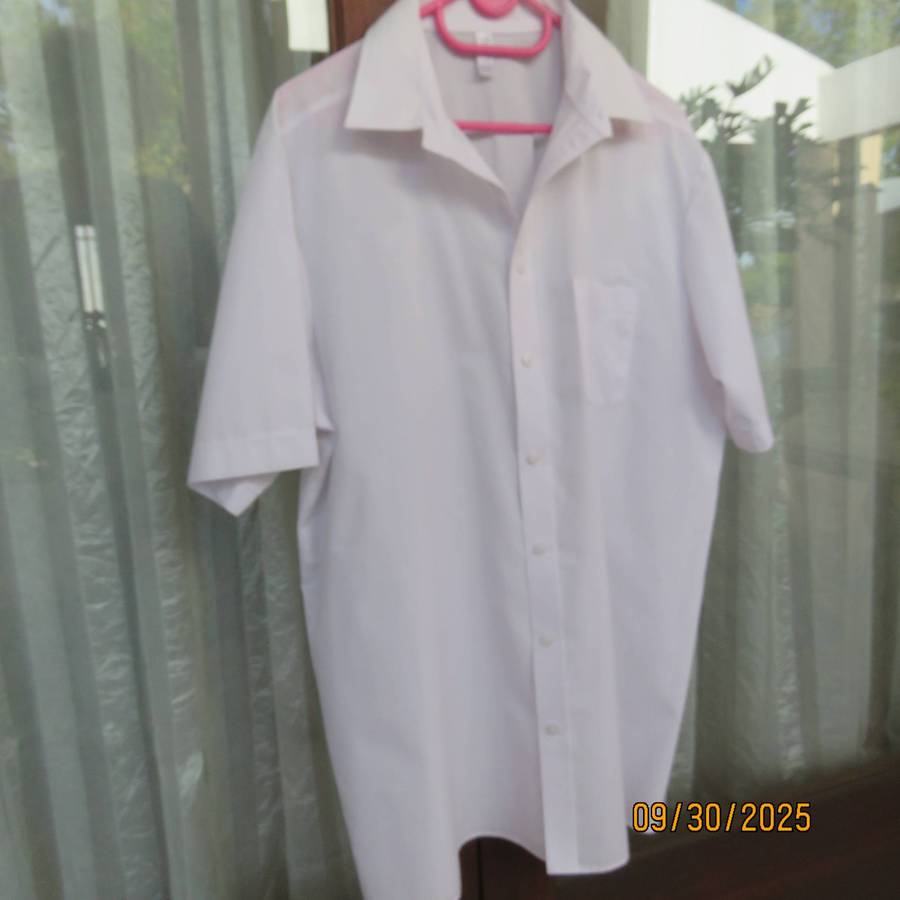 WOOLWORTHS white short sleeve high school boys shirt chest 102cm. 14-16yr