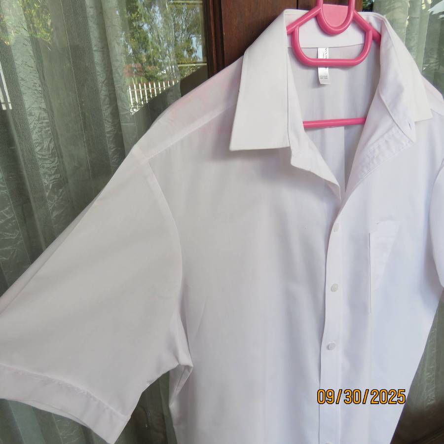 WOOLWORTHS white short sleeve high school boys shirt chest 102cm. 14-16yr