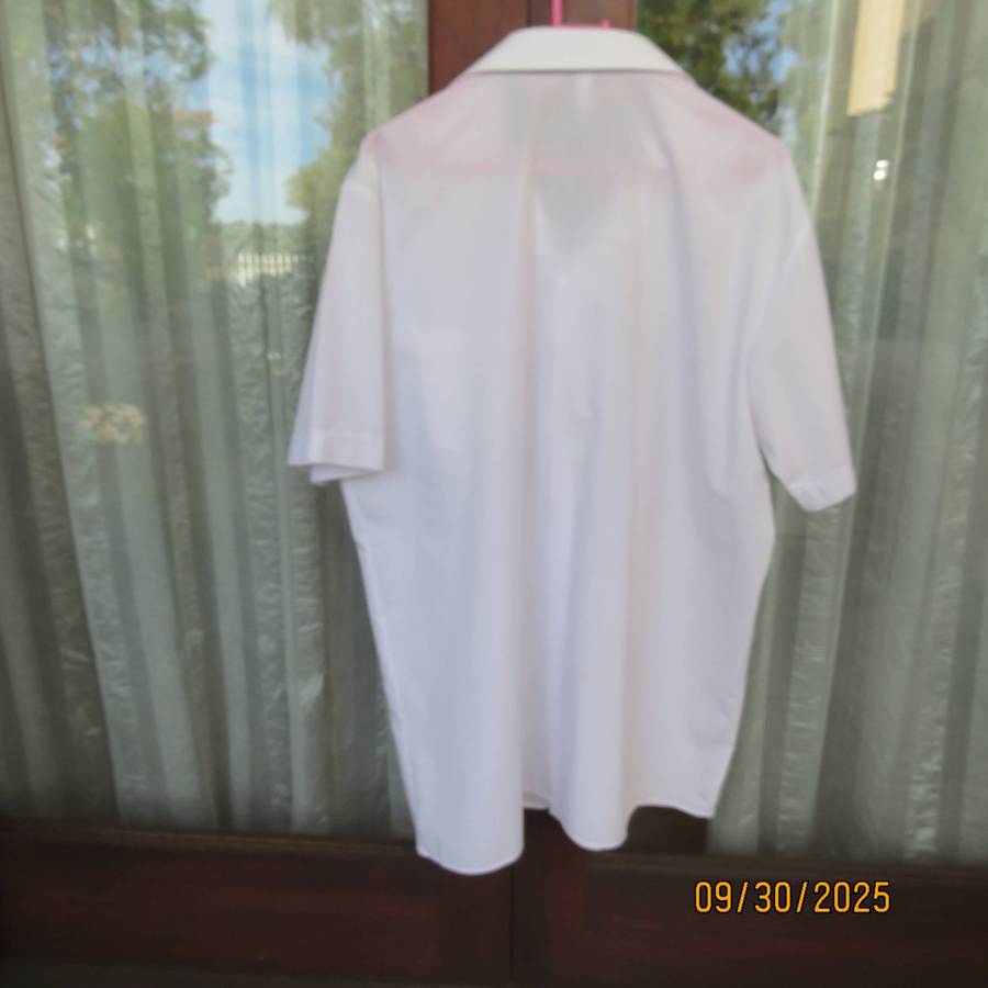 WOOLWORTHS white short sleeve high school boys shirt chest 102cm. 14-16yr