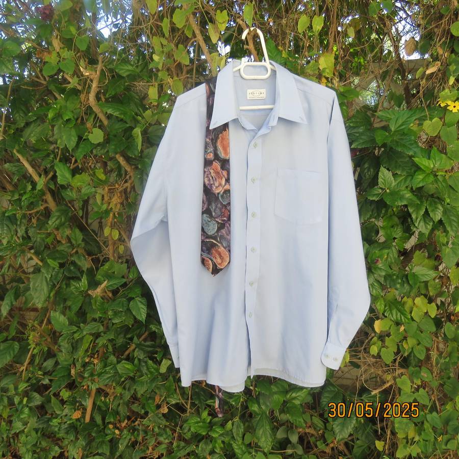 STATURE sky blue men's long sleeve shirt size XL. One pocket. Free tie