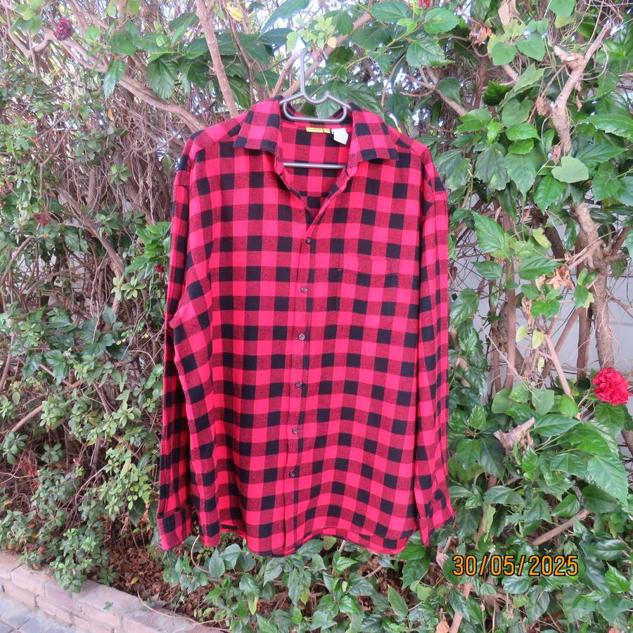 PURE WORK warm 100% cotton black-red checked long sleeve shirt size XL.