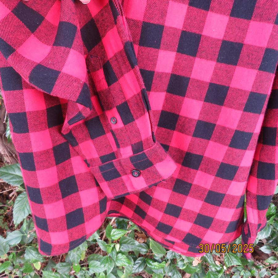 PURE WORK warm 100% cotton black-red checked long sleeve shirt size XL.