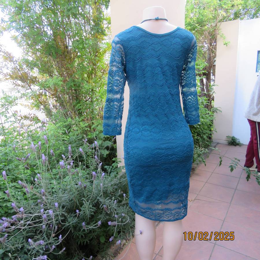 Jade stretch polyester lace bodycon dress with stretch lining. Bracelet length sleeves. Size 34