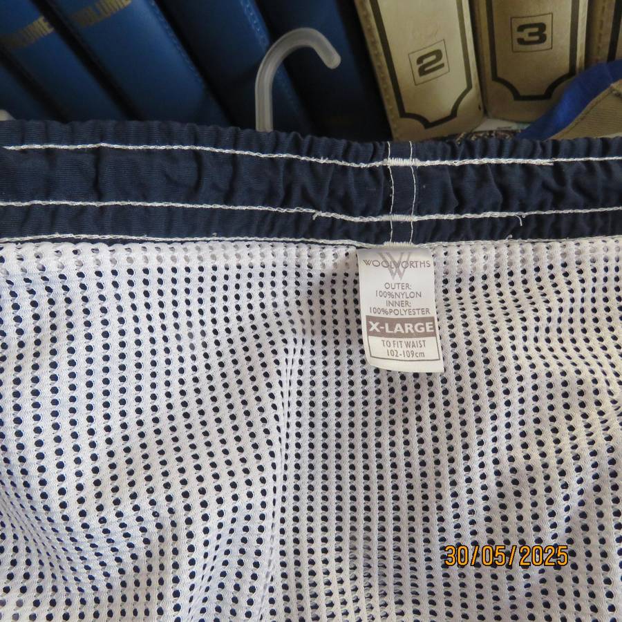 WOOLWORTHS navy men's boardshorts size XL. Side pockets. Drawstring waist.