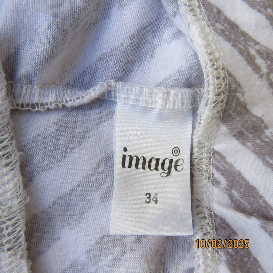 White-ecru diagonal striped  maxi A-Line skirt in stretch polyester. Size 34 to 36
