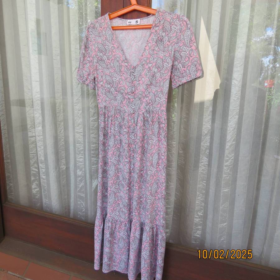 Dusty pink maxi dress with white-black paisley print. For girl 13 to 14 yrs old