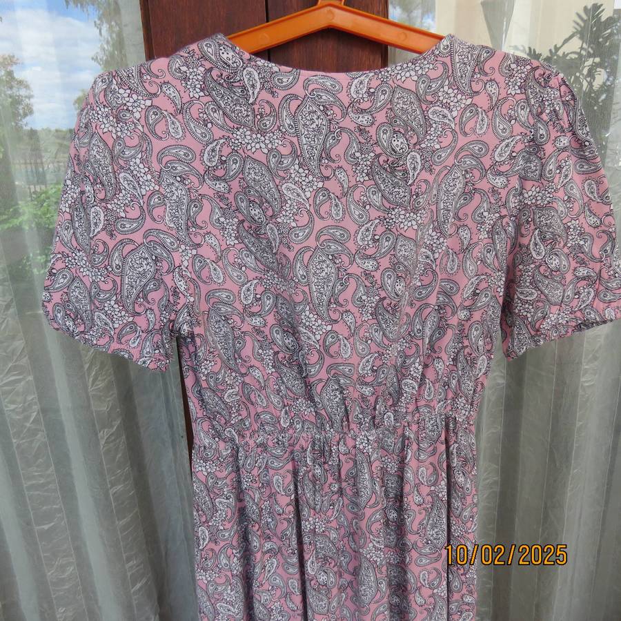 Dusty pink maxi dress with white-black paisley print. For girl 13 to 14 yrs old