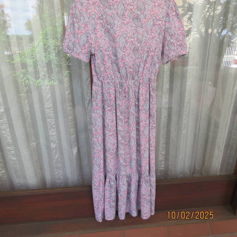 Dusty pink maxi dress with white-black paisley print. For girl 13 to 14 yrs old