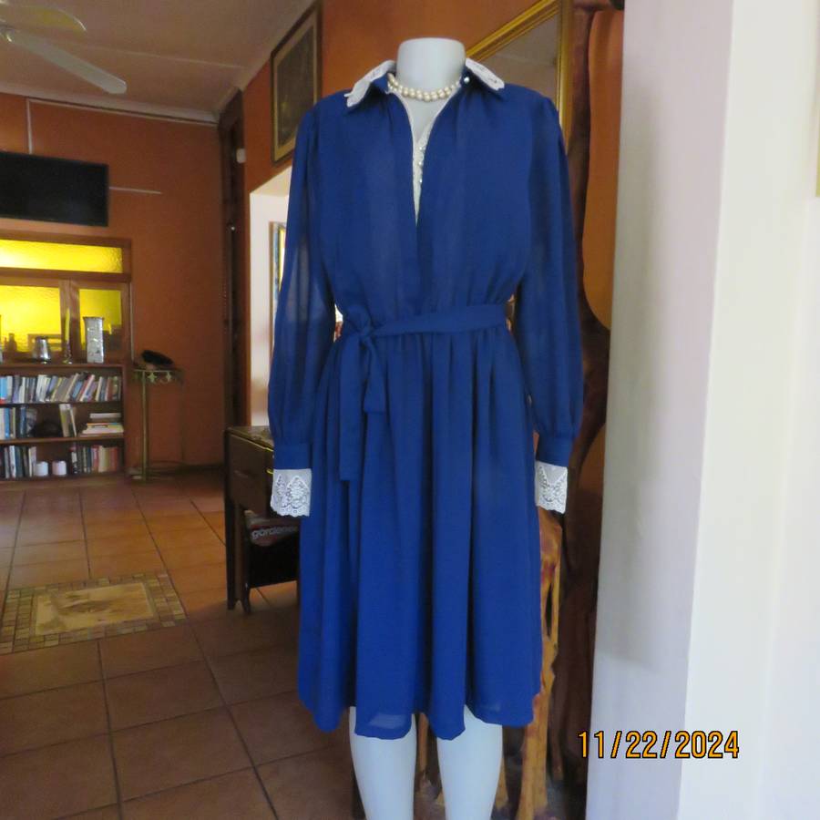 Amazing navy SHUBETTE of LONDON vintage long sleeves sheer polyester dress. Size 36.Lined.Cream lace