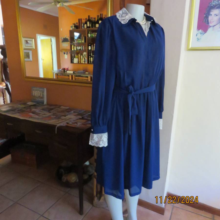 Amazing navy SHUBETTE of LONDON vintage long sleeves sheer polyester dress. Size 36.Lined.Cream lace
