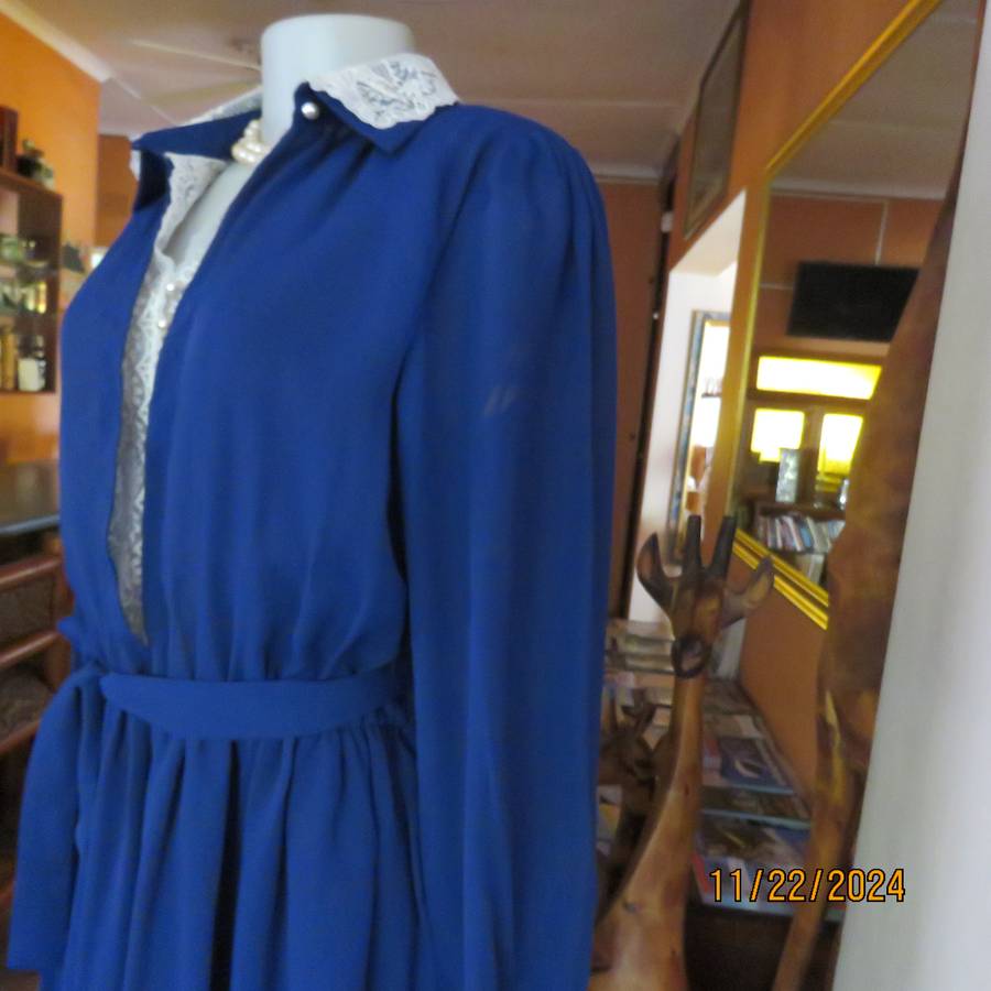 Amazing navy SHUBETTE of LONDON vintage long sleeves sheer polyester dress. Size 36.Lined.Cream lace