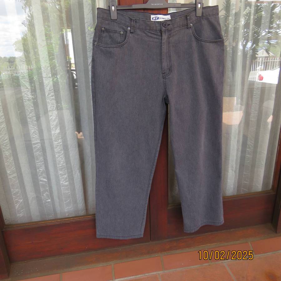 RT grey denim jeans size 38 in polycotton. Pockets back and front.
