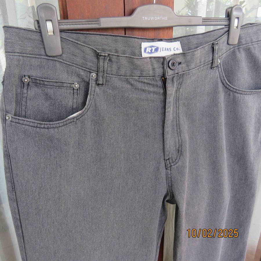 RT grey denim jeans size 38 in polycotton. Pockets back and front.