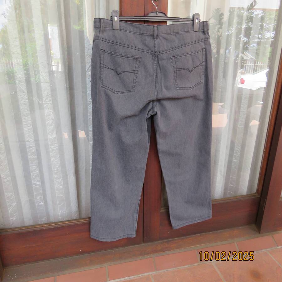 RT grey denim jeans size 38 in polycotton. Pockets back and front.