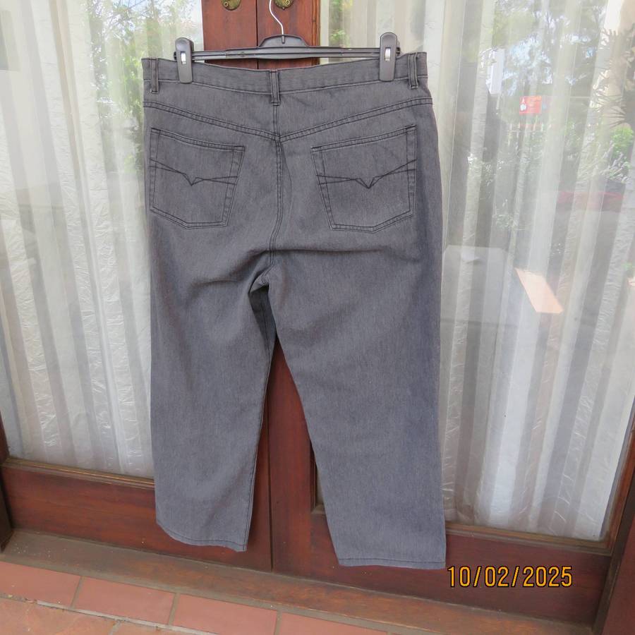 RT grey denim jeans size 38 in polycotton. Pockets back and front.