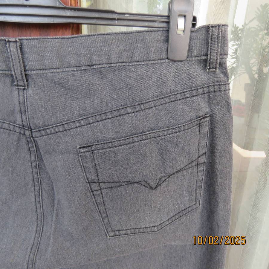 RT grey denim jeans size 38 in polycotton. Pockets back and front.