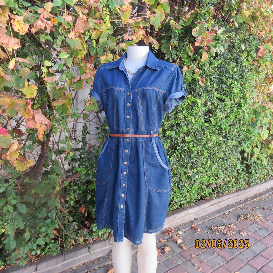 FASHION EXPRESS blue denim capped sleeve knee length dress in polycotton. Size 38