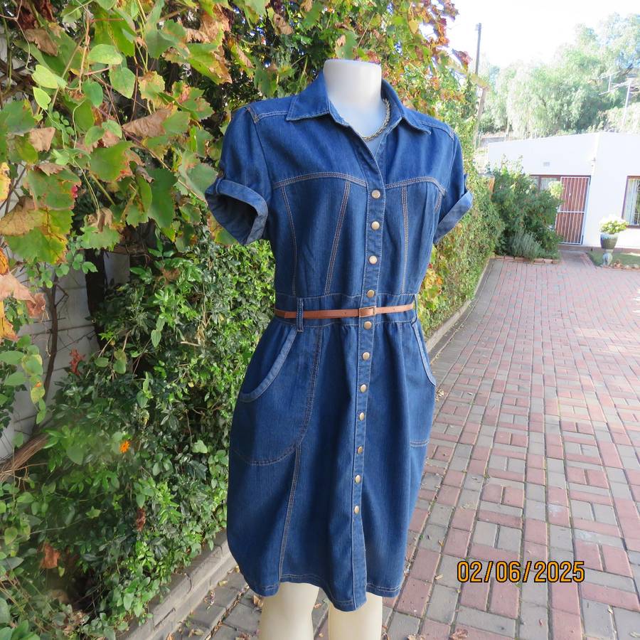 FASHION EXPRESS blue denim capped sleeve knee length dress in polycotton. Size 38