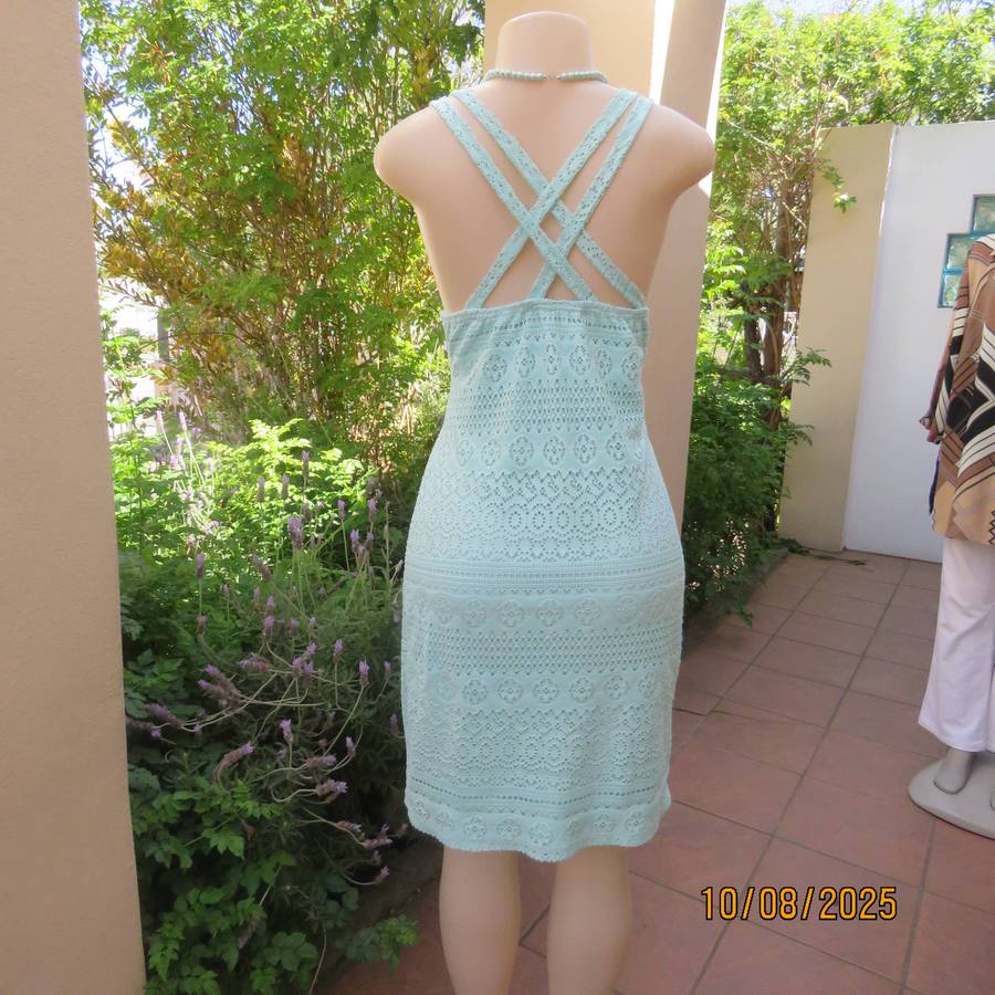 IDENTITY mint green special shift slip over dress in stretch polyester lace. Size 38-40