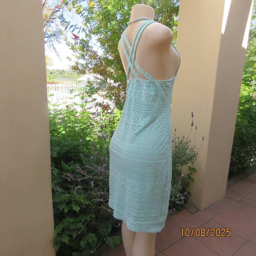 IDENTITY mint green special shift slip over dress in stretch polyester lace. Size 38-40