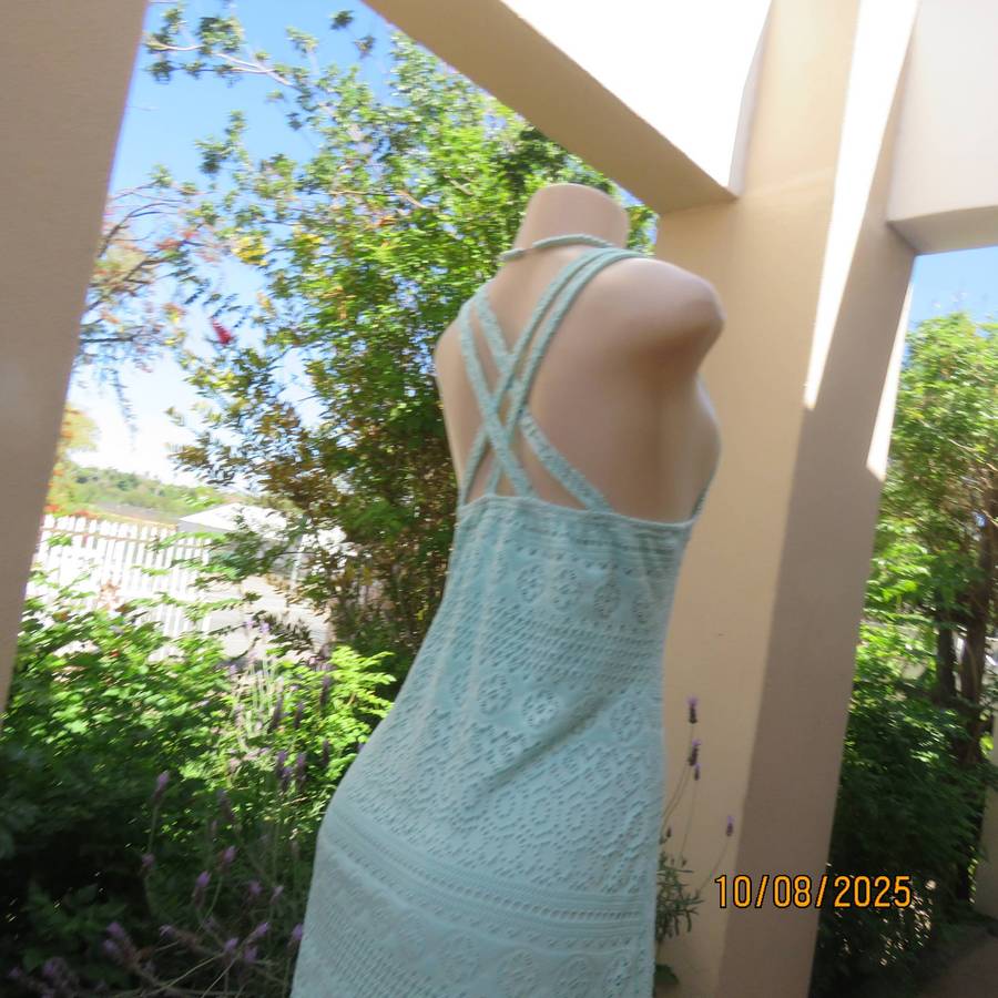 IDENTITY mint green special shift slip over dress in stretch polyester lace. Size 38-40