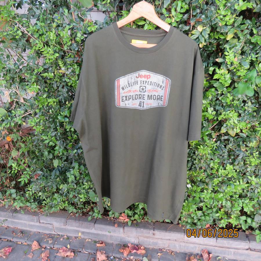 JEEP dark olive green as new short sleeve T shirt size 3XL. In 100% cotton