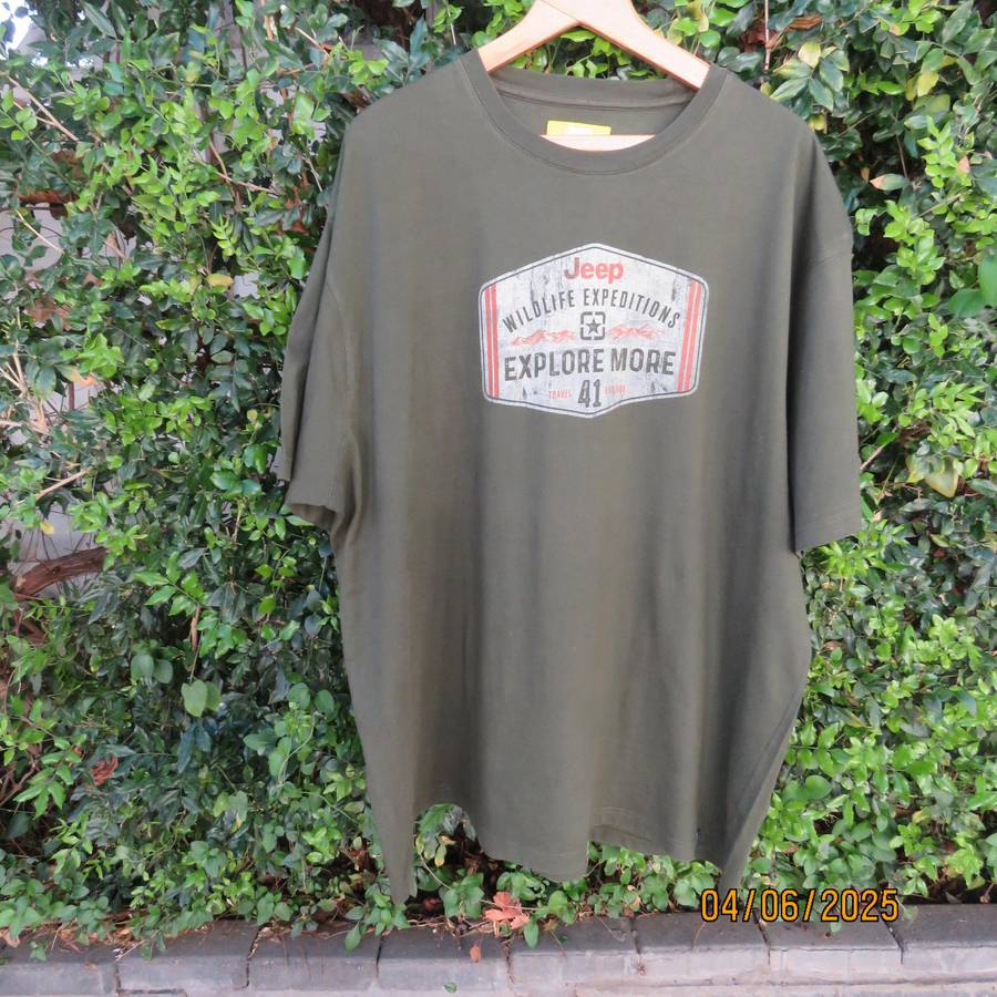JEEP dark olive green as new short sleeve T shirt size 3XL. In 100% cotton