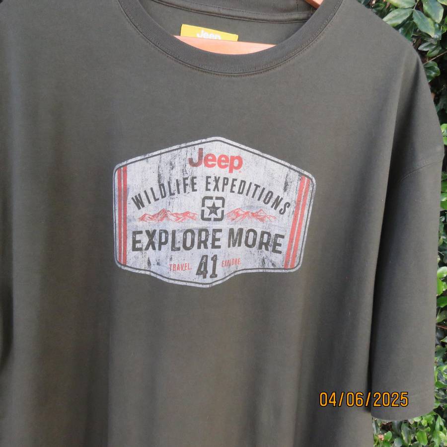 JEEP dark olive green as new short sleeve T shirt size 3XL. In 100% cotton