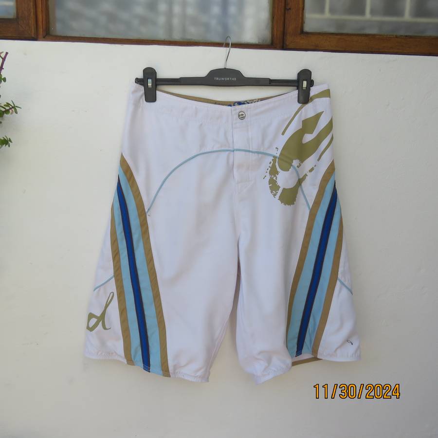 LIZZARD, as new men's white boardshorts. Golden brown-blue logo and stripes.Size 34 Breathing fabric