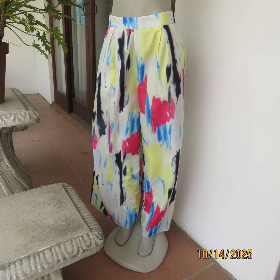 KING'S BABY wide legged pleated colourful pants in polycotton. Size 35.