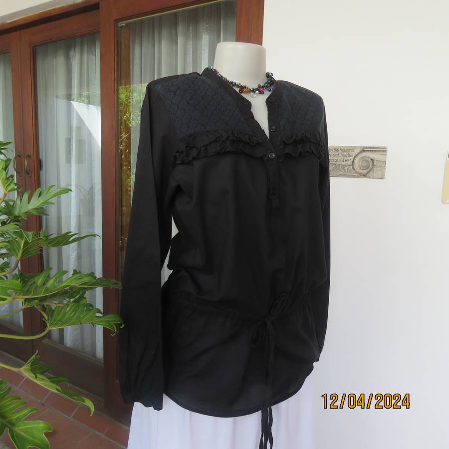 Fabulous black 100% cotton slip over top size 38 by WOOLWORTHS. Laced yoke.Double drawstring.As new