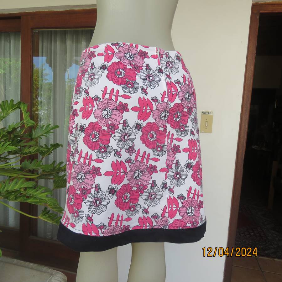 High quality heavy stretch white cotton-pink floral skirt. Size 36 by ARC Sportswear.With shorts.