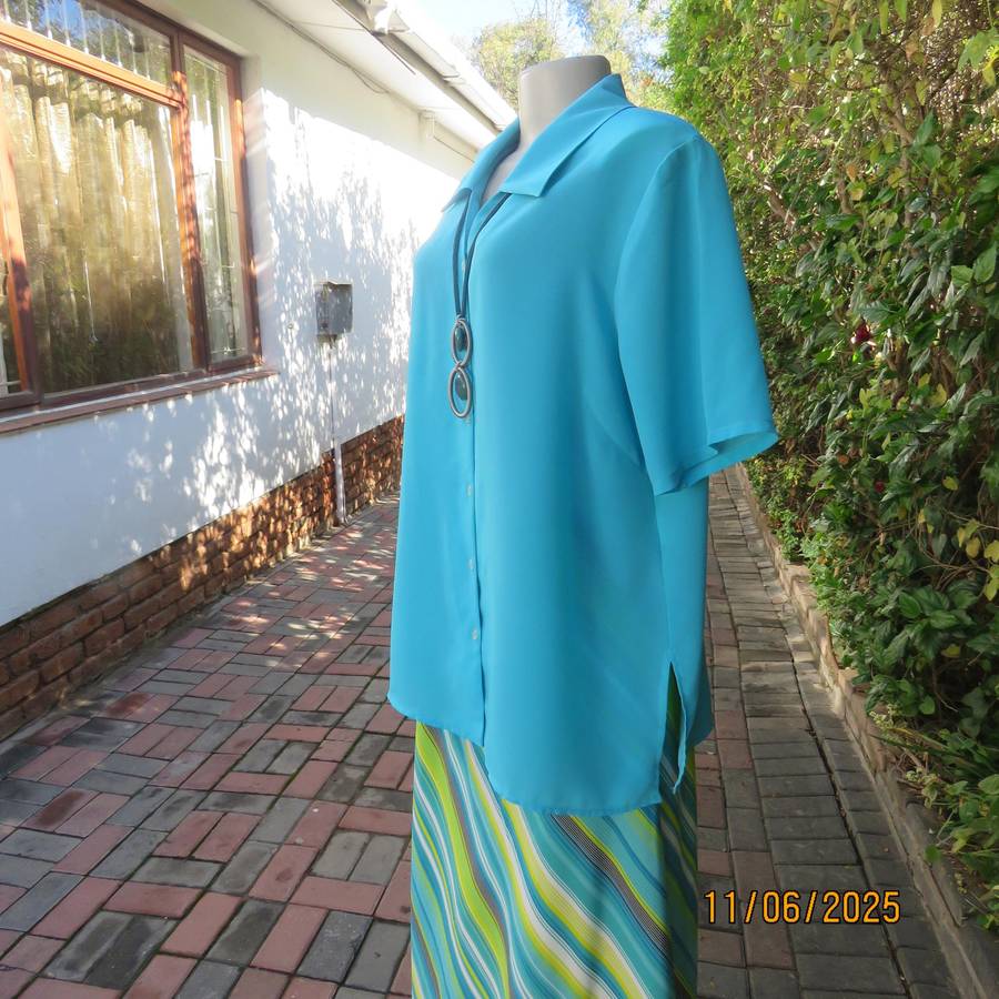TOGETHER light turquoise short sleeve silky polyester open v collar top. Size 40.