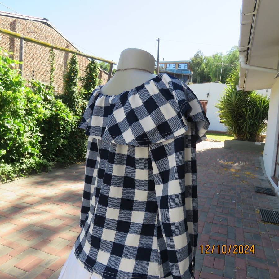 BALADU size 32 polyester stretch navy-white check slip over long sleeve top.Flare elasticated collar