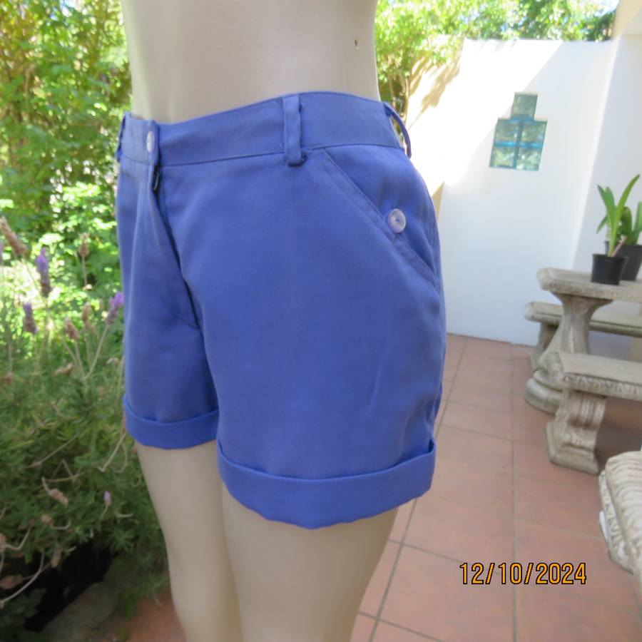 COLT eye catcher cobalt blue short with turnovers. Size 36-38. Cotton-viscose. Pockets.As new