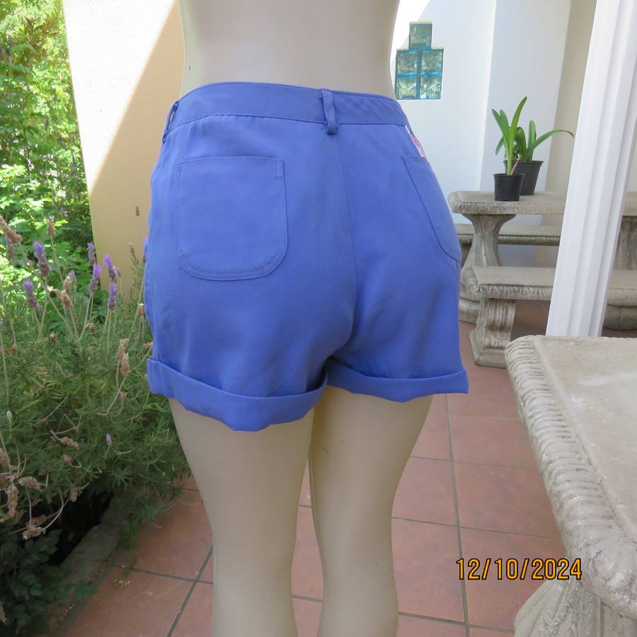 COLT eye catcher cobalt blue short with turnovers. Size 36-38. Cotton-viscose. Pockets.As new
