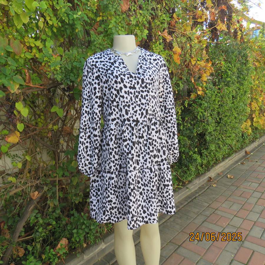 EXACT animal print black-white knee length tiered dress with long sleeves. Size 34
