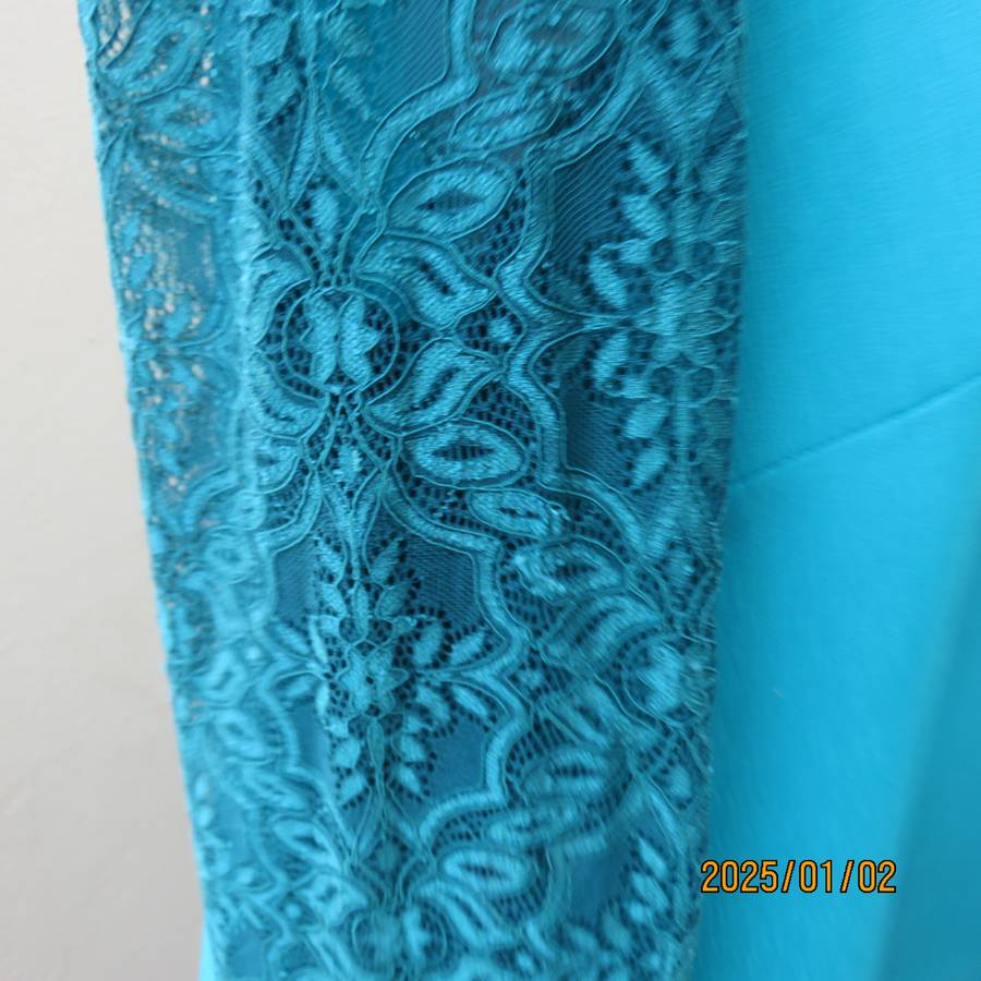 Boutique made caribbean green 2 pc pant suit. Textured polyester. Size 42-44.Stretch acrylic sleeves