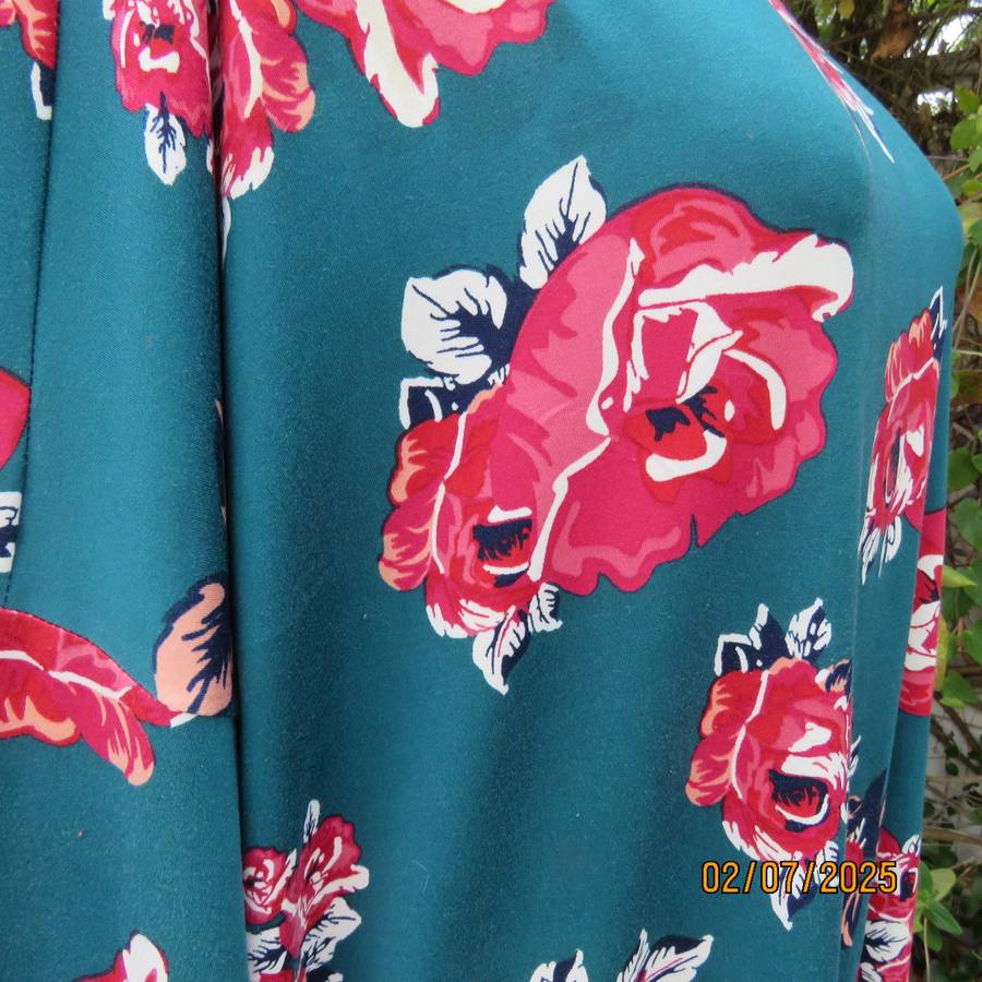 Dark jade slip over stretch polyester top with red-white flowers. Long sleeves. Size 50