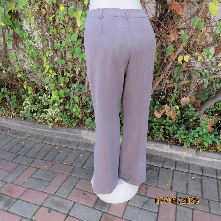 Light brown bootcut dress pants size 37. Dummy pockets. Polyester with stretch.