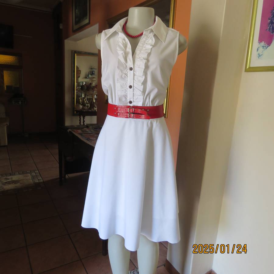 FASHION EXPRESS white polycotton stretch size 42 dress. Button down frilled top.A-line lined bottom.